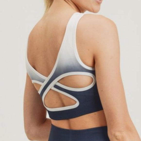 Women’s Ombre Seamless Sports Bra - Picture 2 of 6